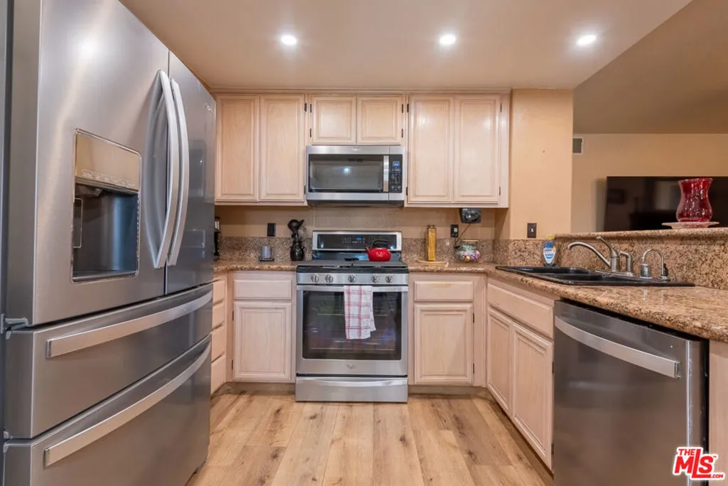 3626 W Avenue J2, Lancaster, California 93536 home-pic-12